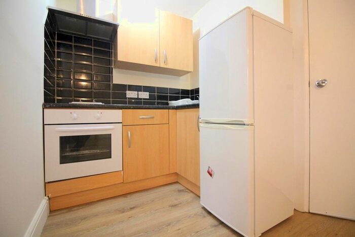 Studio To Rent In Hanworth Road, Hounslow, TW4
