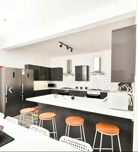 10 Bedroom Terraced House To Rent In Regent Park Terrace, Leeds, West Yorkshire, LS6