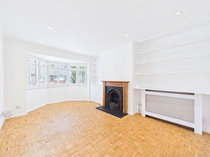 3 Bedroom Maisonette To Rent In Beaulieu Close, East Twickenham, TW1