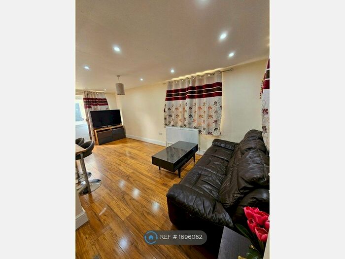 4 Bedroom End Of Terrace House To Rent In Express Drive, Ilford, IG3