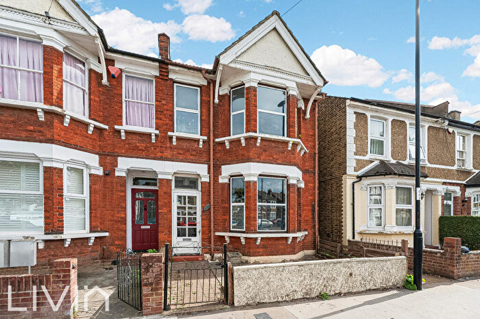 3 Bedroom Semi Detached House For Sale In Waddon Park Avenue, Croydon, Greater London, CR0