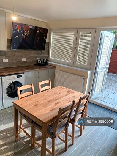 4 Bedroom Maisonette To Rent In Hambley House, London, SE16