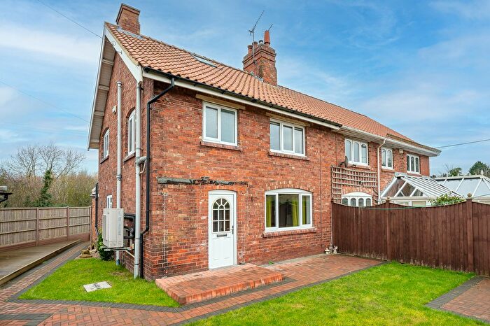 3 Bedroom Semi-Detached House For Sale In Stamford Bridge Road, York, YO19