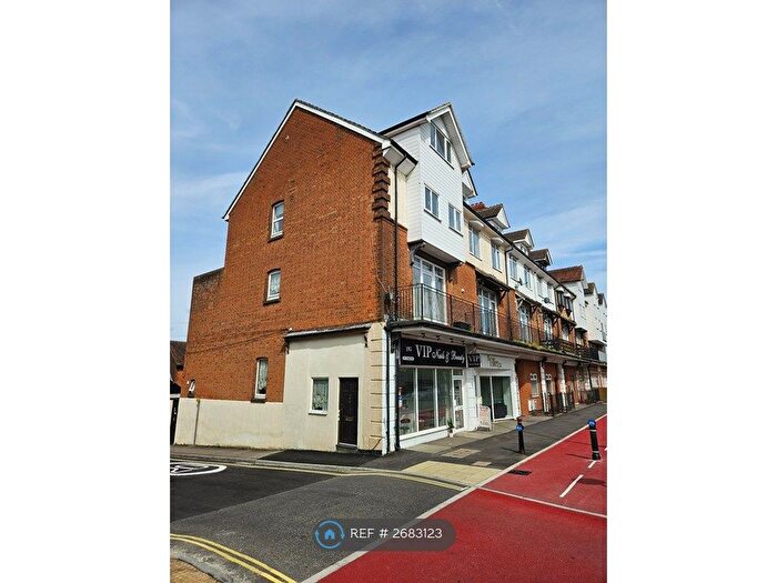 3 Bedroom Flat To Rent In North Camp, Farnborough, GU14