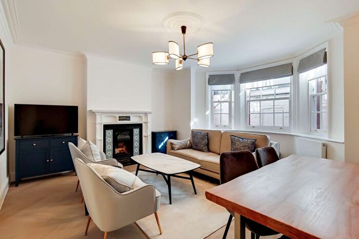3 Bedroom Flat To Rent In Pater Street, High Street Kensington, London, W8
