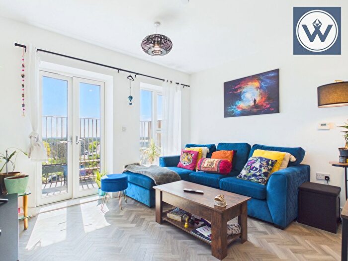 2 Bedroom Flat For Sale In Blyth Road, Hayes, UB3