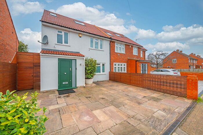 4 Bedroom Semi Detached House For Sale In Worple Road, Isleworth, TW7