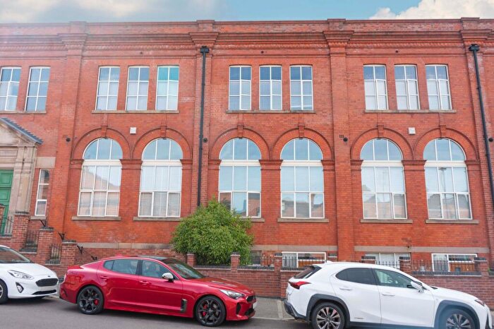 3 Bedroom Town House To Rent In Cowper Street, Knighton Fields, Leicester, LE2