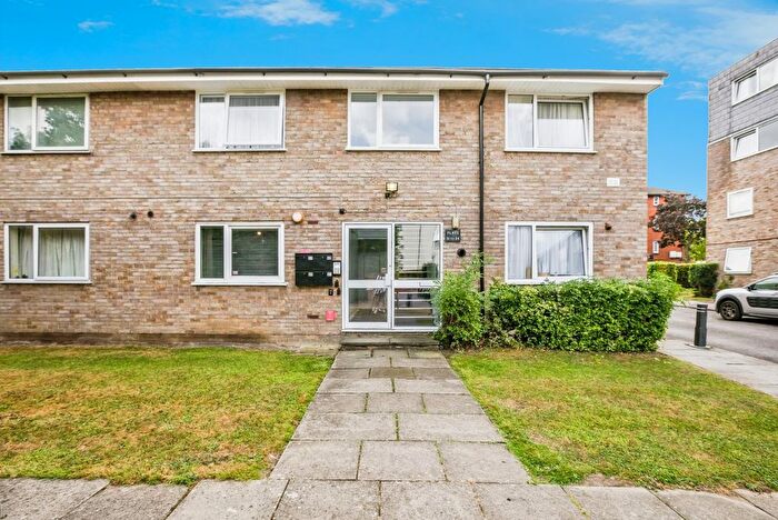 1 Bedroom Flat For Sale In Kintyre Close, London, SW16