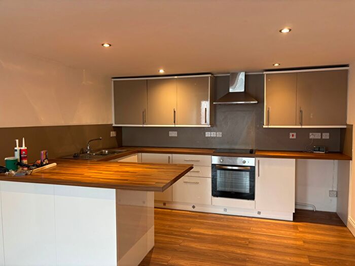 1 Bedroom Flat To Rent In Queen Street, Newton Abbot, TQ12