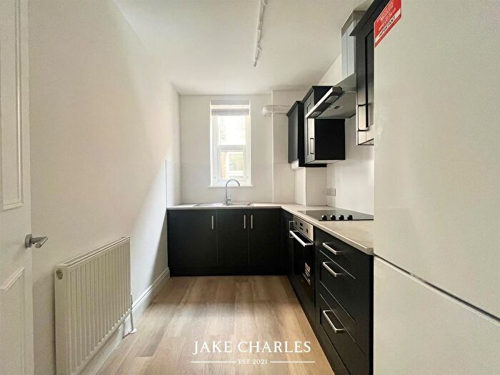 2 Bedroom Flat To Rent In High Street, London, N8