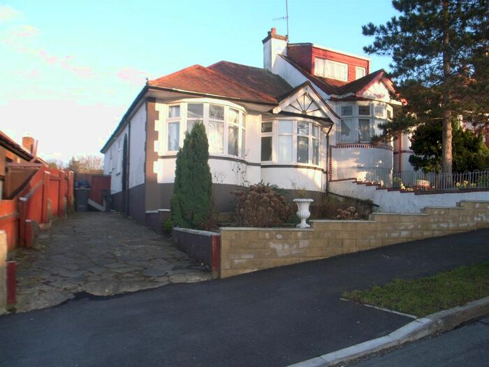 3 Bedroom Semi-Detached Bungalow To Rent In Sunset Avenue, London, E4