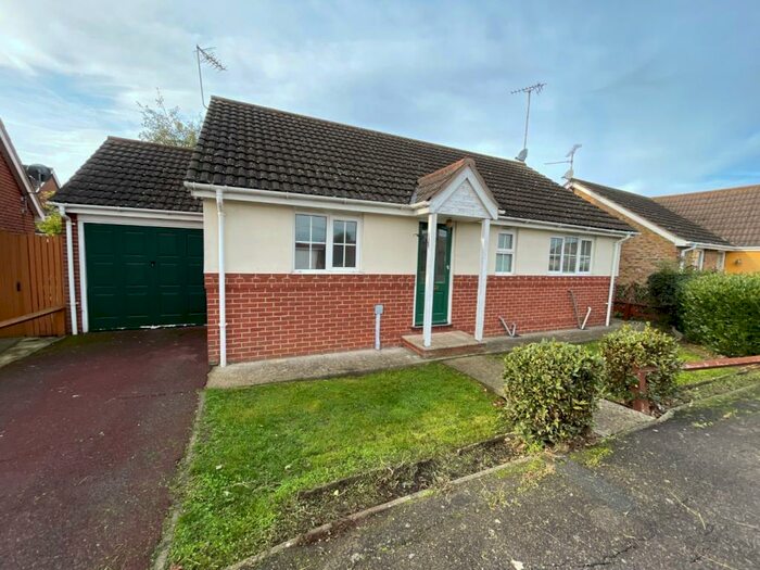 2 Bedroom Bungalow To Rent In Essex Close, Canvey Island, SS8