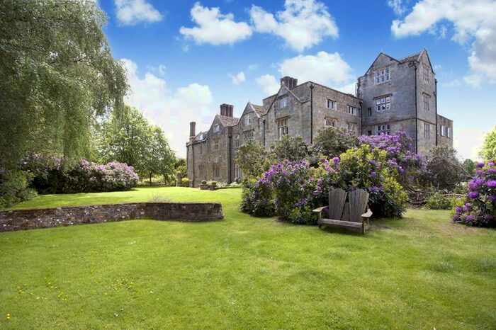 1 Bedroom Ground Flat To Rent In Denne Park, Horsham, RH13