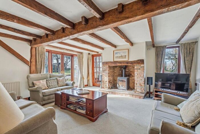 4 Bedroom Detached House For Sale In Thame Road, Longwick, HP27