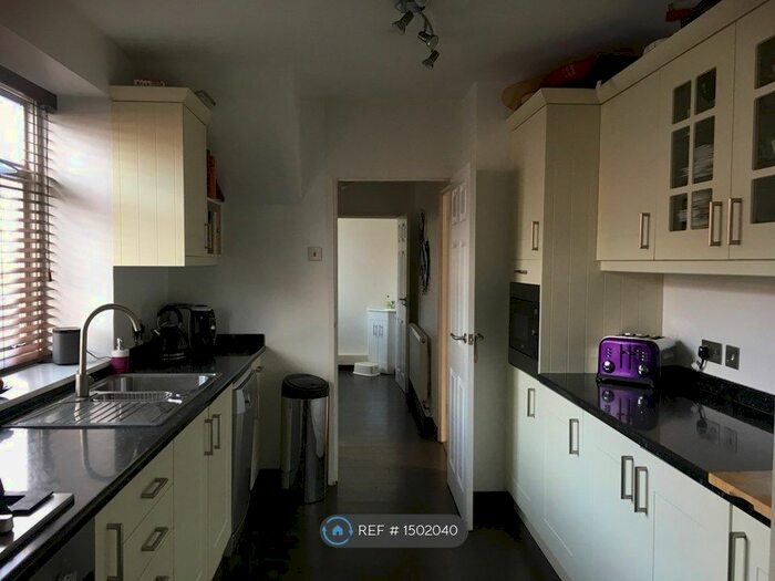 3 Bedroom Semi-Detached House To Rent In Maguire Drive, Ham, Richmond, TW10