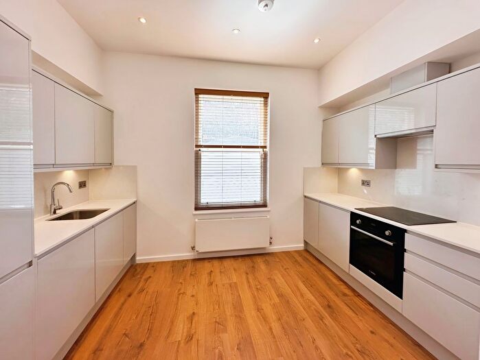 4 Bedroom Flat To Rent In Rowhill Road, London, E5