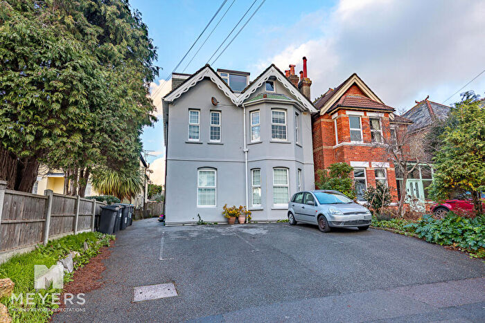 2 Bedroom Apartment For Sale In Parkwood Road, Bournemouth, BH5