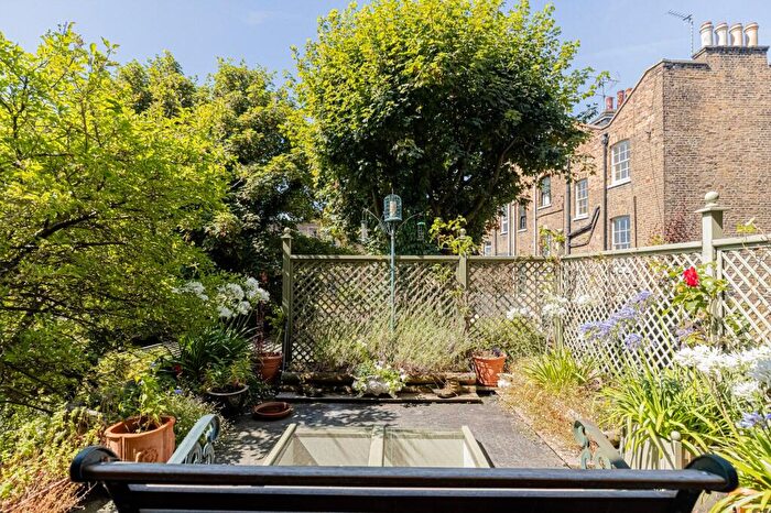 4 Bedroom Terraced House For Sale In Amwell Street, London, EC1R - Photo 5