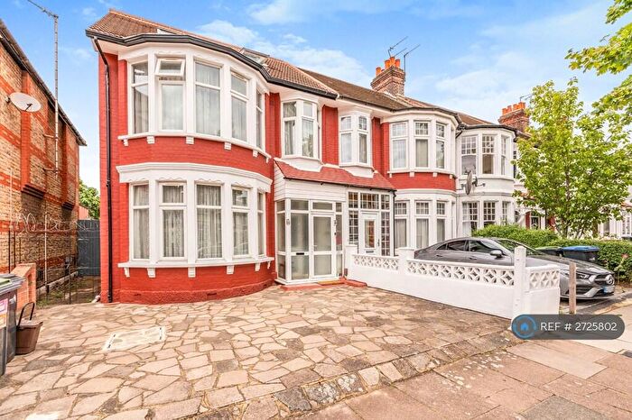 6 Bedroom End Of Terrace House To Rent In Berkshire Gardens, London, N13