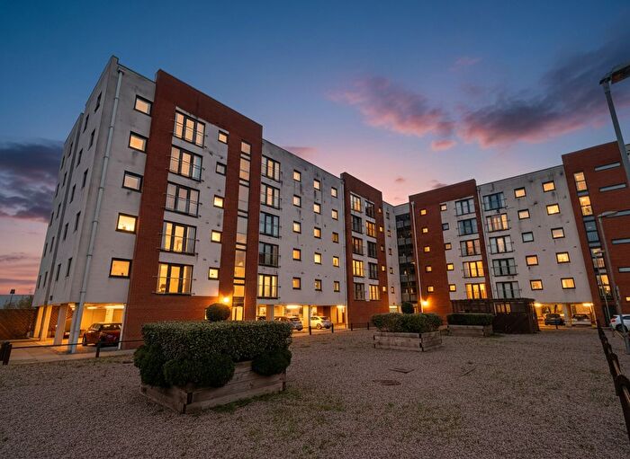 2 Bedroom Flat To Rent In Pilgrims Way, Ladywell Point, M50