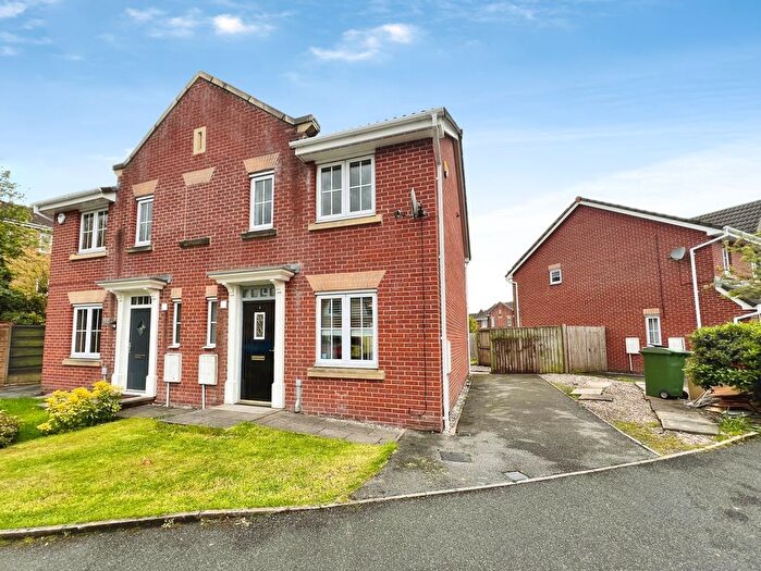 3 Bedroom Semi-Detached House To Rent In Netherwood Way, Westhoughton, Bolton, BL5