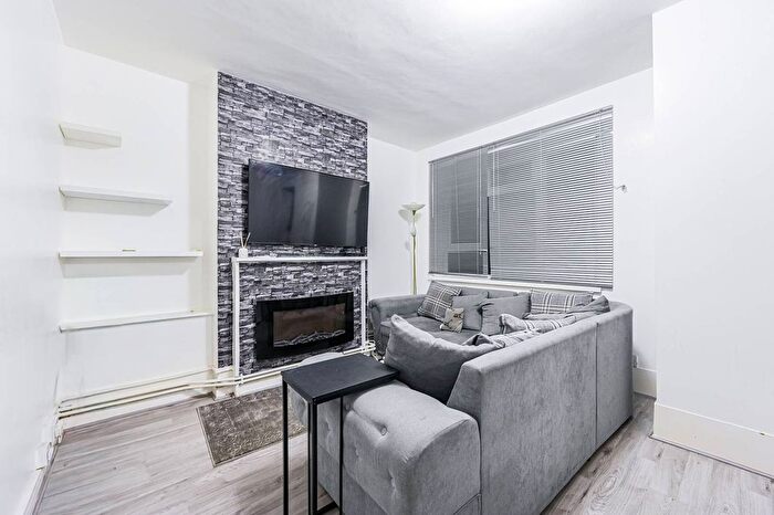 3 Bedroom Flat To Rent In St Donatts Road, Brockley, London, SE14