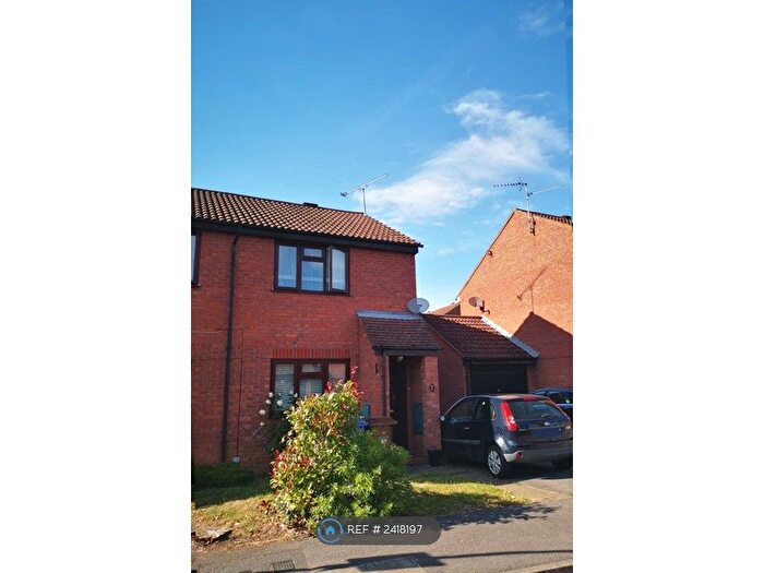 2 Bedroom Semi-Detached House To Rent In Cross Gates Close, Bracknell, RG12