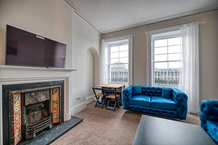 3 Bedroom Flat To Rent In Gardner's Crescent, Edinburgh, EH3