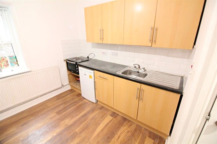 Studio To Rent In Hanger Lane, London, W5