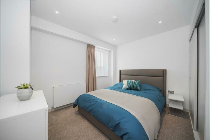 2 Bedroom Apartment To Rent In Mawes House, SE17