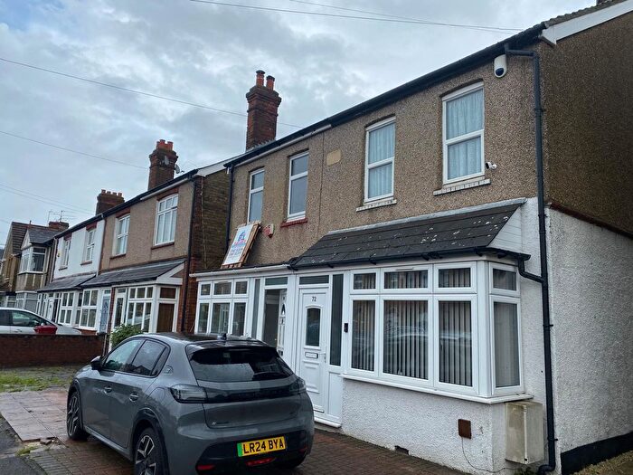 4 Bedroom End Of Terrace House To Rent In Willoughby Road, Slough, SL3