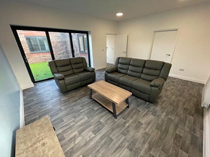 3 Bedroom Bungalow To Rent In New Hall, L10