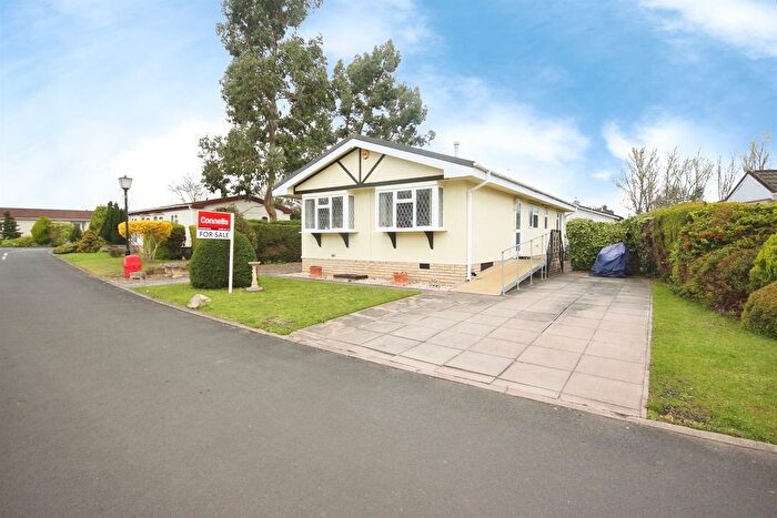 2 Bedroom Park Home For Sale In Harbury Lane, Heathcote, Warwick, CV34
