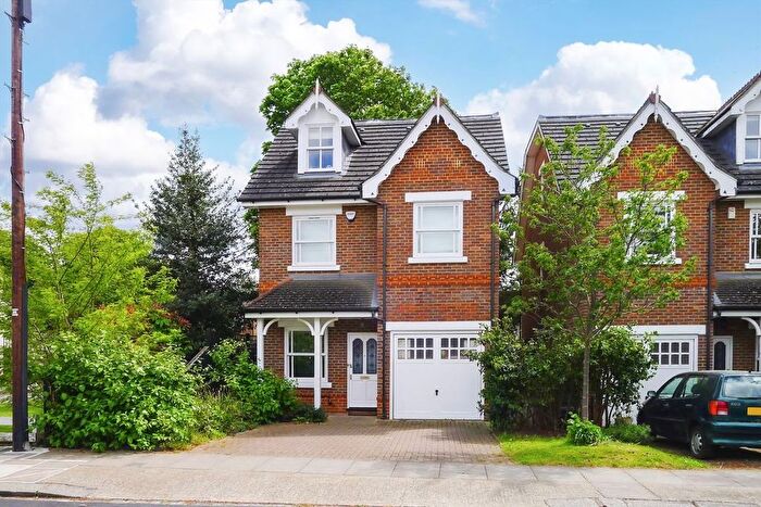 5 Bedroom Property To Rent In Munster Road, Teddington, TW11