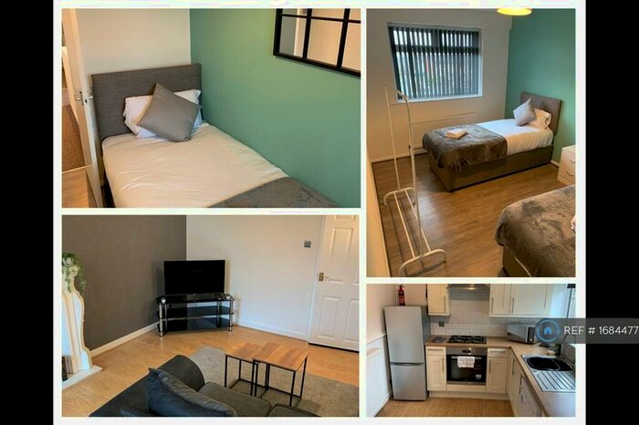 3 Bedroom Semi-Detached House To Rent In Nuneaton Drive, Manchester, M40