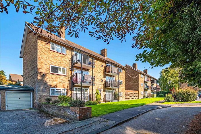 2 Bedroom Flat To Rent In Longlands, Hemel Hempstead, Hertfordshire, HP2
