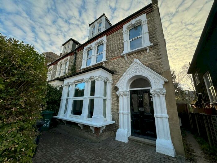 4 Bedroom Duplex To Rent In Station Road, London, N3