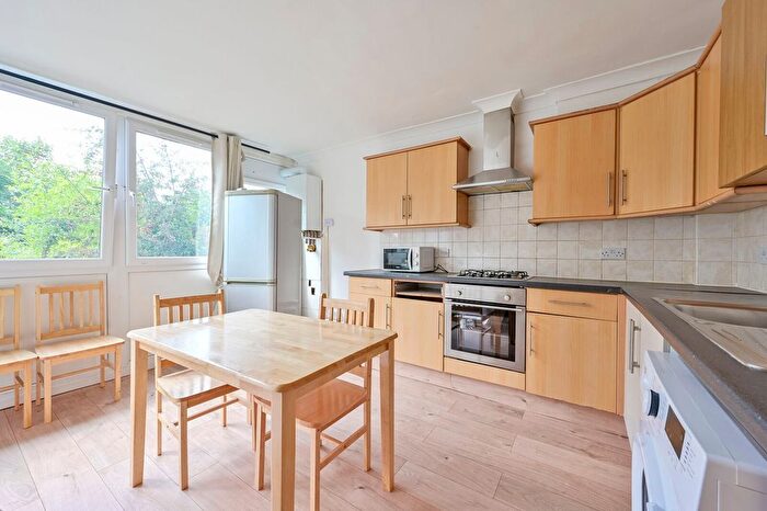 4 Bedroom Flat To Rent In Ibsley Gardens, Roehampton, London, SW15