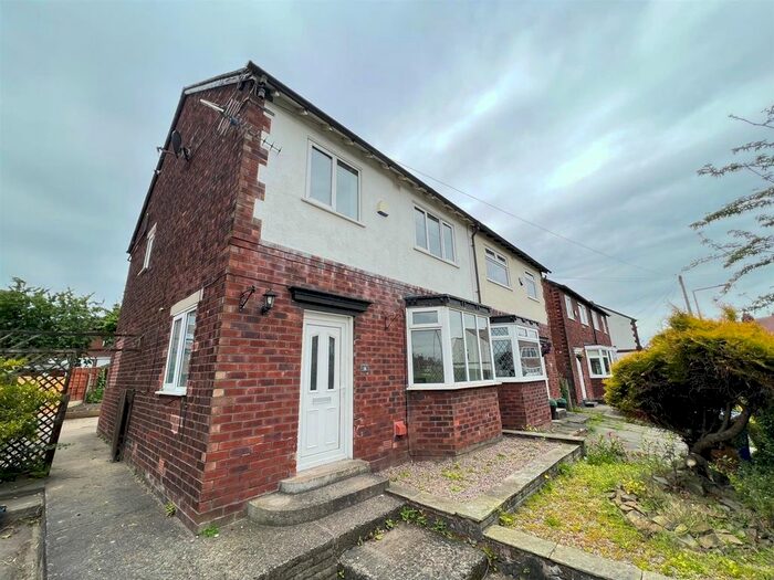 4 Bedroom Semi-Detached House To Rent In Knypersley Avenue, Offerton, Stockport, SK2