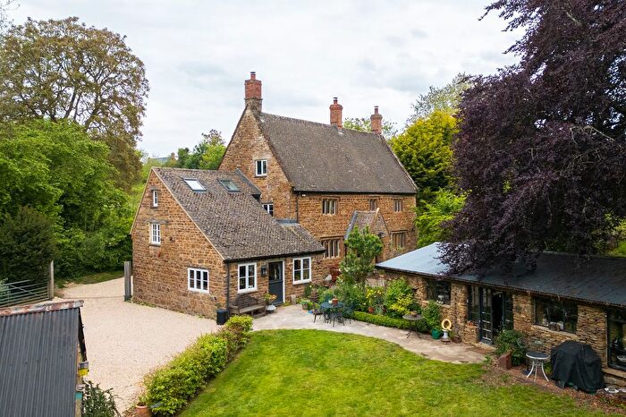 4 Bedroom Detached House For Sale In Glovers Lane, Middleton Cheney, OX17