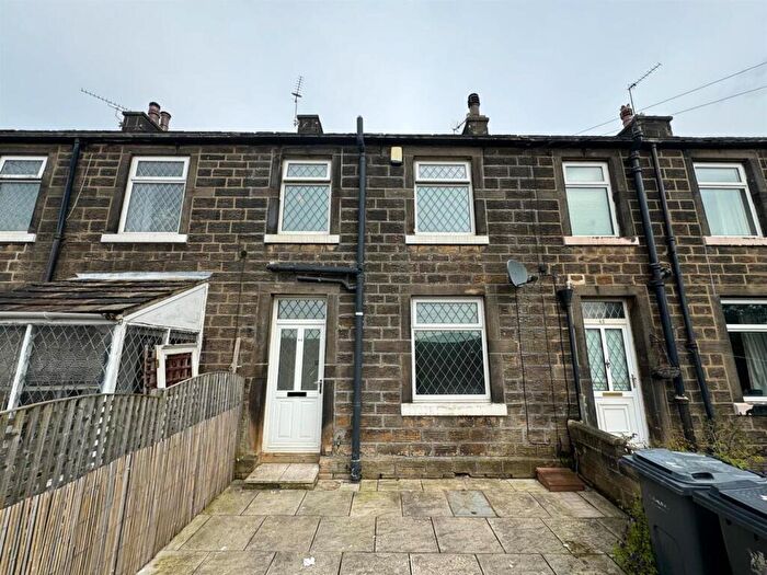 2 Bedroom Cottage To Rent In Oak Grove, Riddlesden, Keighley, BD20