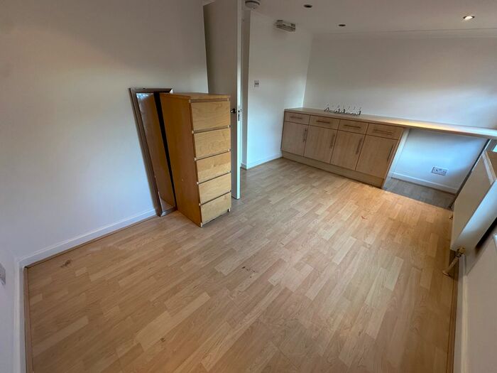 1 Bedroom Flat To Rent In Coningham Mews, London, W12