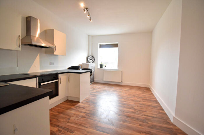 1 Bedroom Flat To Rent In Hillside House, N12