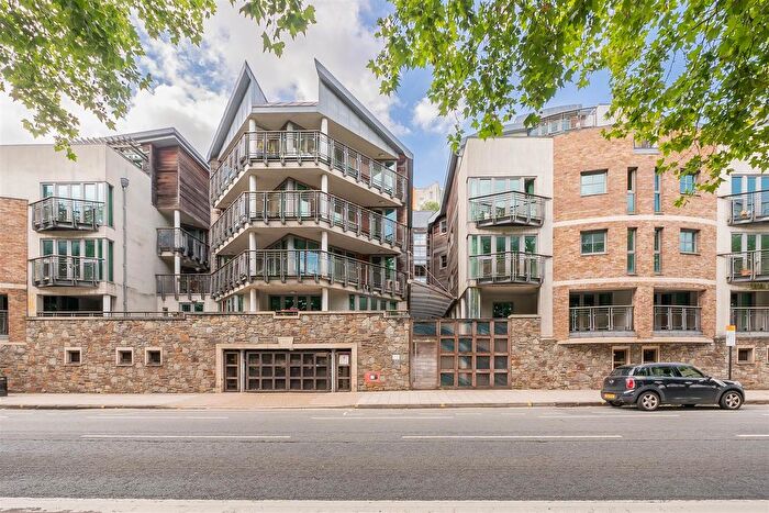 2 Bedroom Flat To Rent In Hotwell Road, Bristol, BS8