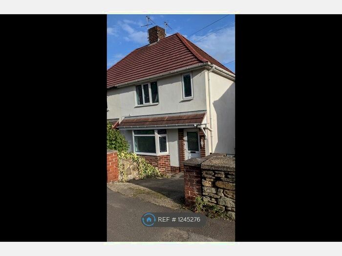 3 Bedroom Semi-Detached House To Rent In Handley Road, New Whittington, Chesterfield S43