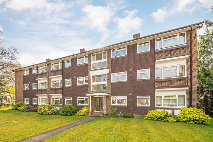 2 Bedroom Flat For Sale In Herne Road, Surbiton, KT6