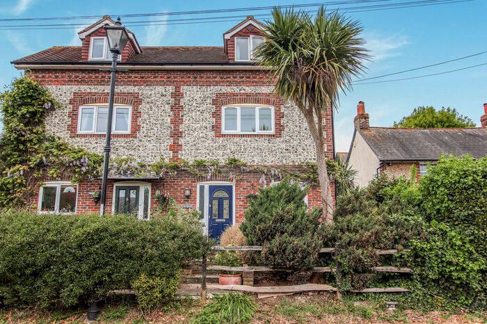 4 Bedroom Semi-Detached House To Rent In Roundstone Lane, Angmering, BN16