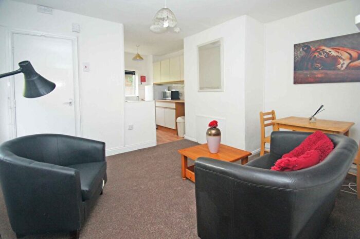 1 Bedroom Flat To Rent In Headingley Lane, Headingley, Leeds, LS6