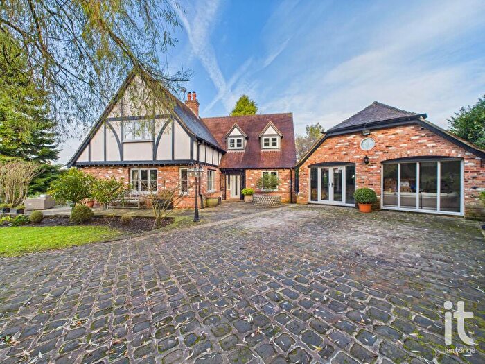 4 Bedroom Detached House For Sale In Bowlacre Road, Gee Cross, Hyde, SK14